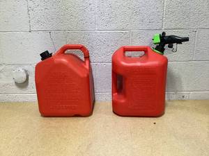lot 471 image: LOT OF 2 Scepter Gas Cans
