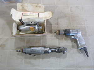 lot 13 image: 3 Air Tools