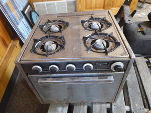 lot 27 image: Wedgewood LP RV 4-Burner Stove