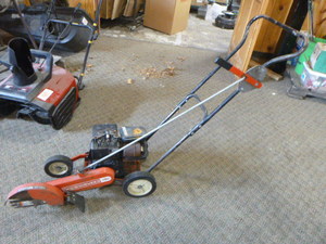 lot 42 image: Lawn Flite Gas Lawn Edger