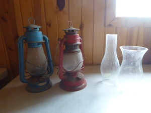 lot 72 image: 2 Vintage Lanterns