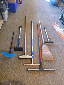 lot 105 image: Long Handle Garage Tools