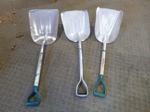 lot 106 image: 3 Shovels