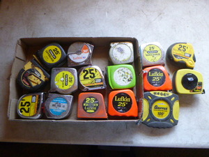 lot 122 image: 16 Tape Measures