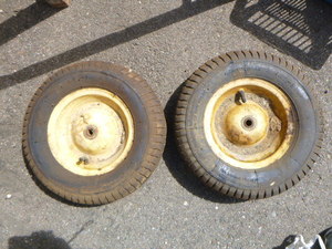 lot 149 image: 2 Trailer Tires
