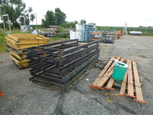 lot 9 image: Miscellaneous Pallet Racking Tracks, Channel Beams, Roller Racks