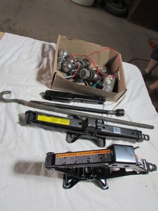 lot 10 image: Hitches, Jacks, Etc