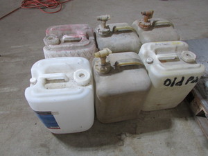 lot 27 image: 5 Gallon Jugs