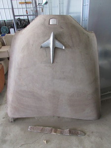 lot 34 image: Vintage Truck Hood