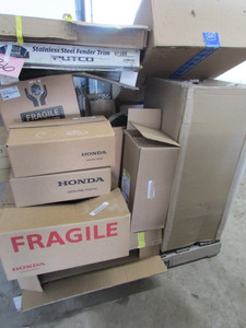 lot 36 image: Automotive Body Parts Skid
