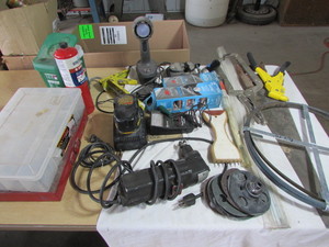 lot 41 image: Garage items
