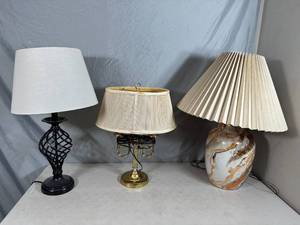 lot 22 image: 3 Assorted Lamps
