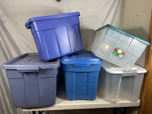lot 23 image: 5 Totes with Lids