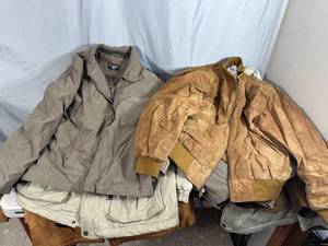 lot 52 image: 8 Large and Medium Jackets, Winter Coats, and More