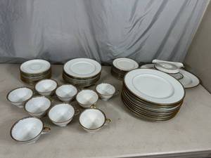 lot 64 image: Eschenbach Bavaria-Germany China Set
