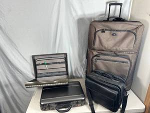 lot 79 image: Samsonite Suitcase and Briefcase, Kenneth Cole Reaction Briefcase, Laptop Bag