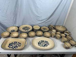 lot 100 image: Beautiful Pfaltzgraff Pottery Kitchen Set