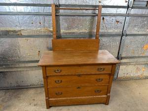lot 15 image: Vintage 3 Drawer Wood Dresser