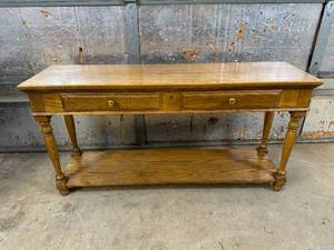 lot 13 image: Vintage Hallway  Sofa Table