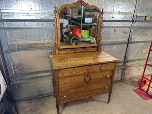 lot 12 image: Antique Wood 4 Drawer Dresser with Mirror