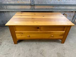 lot 9 image: Neat 3 Drawer Wood Coffee Table