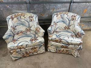 lot 6 image: 2 Vintage Porters Upholstered Chairs