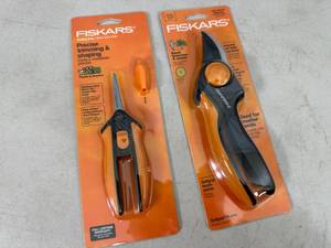 lot 129 image: New Fiskars Pruners, Trimming Shears
