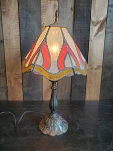 lot 1 image: Gorgeous Vintage Stained Glass Desk Lamp  Vibrant Color Solid Condition