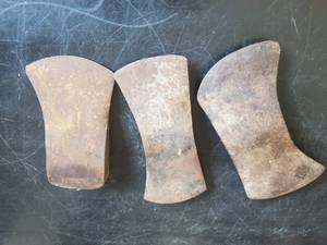 lot 16 image: 3 Axeheads True American, Lakeside, and one unmarked