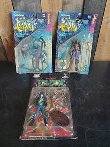 lot 28 image: Collectible 2 Todd McFarlan Toys Brain Drain, Smuggler and one Brian Pulidos Evil Ernie