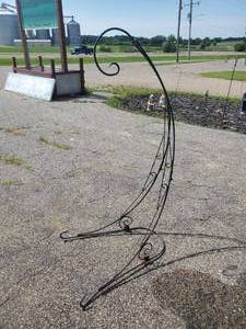 lot 33 image: Large unique Hanging Plant Holder