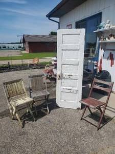 lot 38 image: 3 wooden Folding Chairs and Wooden Door with Great Patina