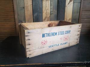 lot 89 image: Large Wooden Bethlehem Steel Corp Box  In good Solid condition Vibrant Condition