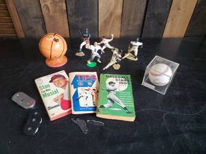 lot 76 image: Various Vintage Sports Collectables,  Autographed Doug Mientkiewicz Baseball (Recorded the final out in World Series), Baseball Stars of 1962, and more