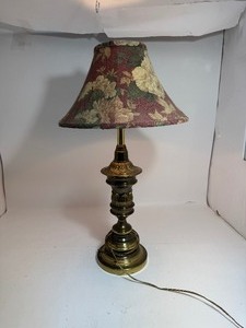 lot 1 image: Mid Century Large Brass Lamp- Works