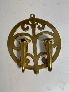 lot 16 image: Brass Wall Sconce  Virginia Metalcrafters