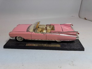 lot 19 image: Maisto 1959 Cadillac Eldorado Biarritz 118 Diecast Model Car