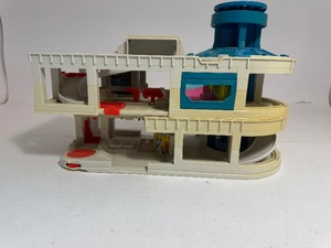lot 20 image: 1995 Micro Machines Lewis Galoob Super Auto World Tune Up Playset
