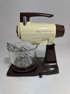 lot 27 image: Sunbeam Mixmaster 12 Speed Stand Mixer Bowl Beaters