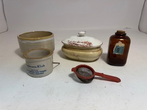 lot 34 image: Lot of Vintage Kitchen Items