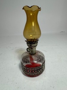 lot 38 image: Lamplight Farms Oil Lamp