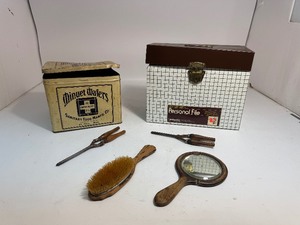 lot 41 image: Lot of (2) Vintage Tins & Contents