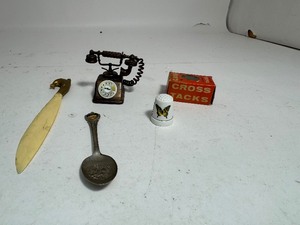 lot 49 image: Vintage Items