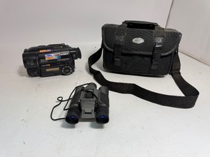 lot 69 image: Lot of Vintage Cameras
