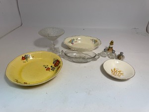 lot 74 image: Vintage China & Shakers