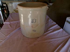 lot 2 image: Redwing #10 Crock