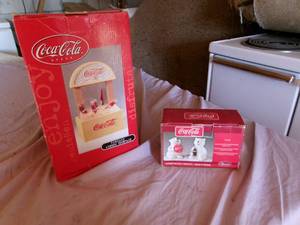 Vintage Coca-Cola Window Fountain & S&P Shakers (Bears)