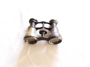 lot 26 image: Vintage Small Binoculars