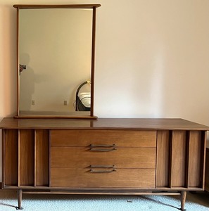 Kent-Coffey The Eloquence Mid-Century Modern Dresser with Mirror