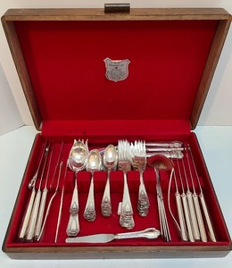 lot 13 image: 1847 Rogers Bros Silverplate Flatware Set in Chest